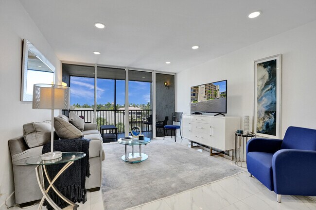 Building Photo - 6 Royal Palm Way