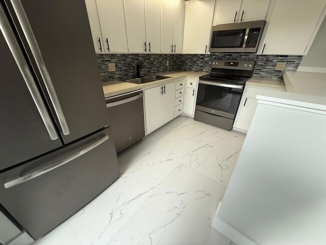 Building Photo - 3900 SE County Line Rd