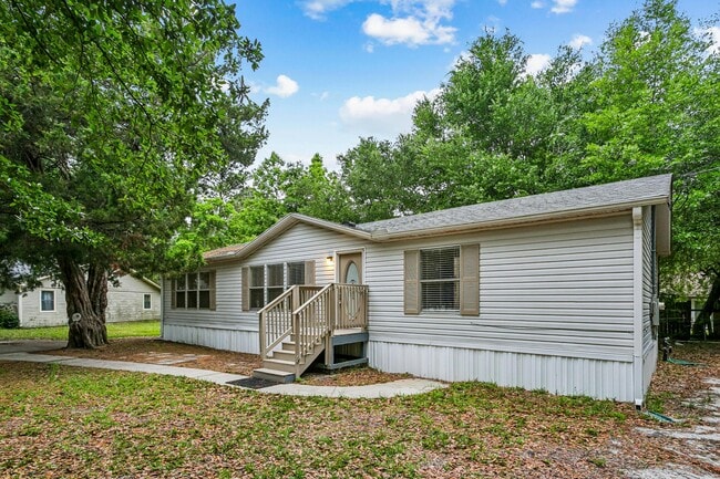 Building Photo - 223 Ajax Dr NW