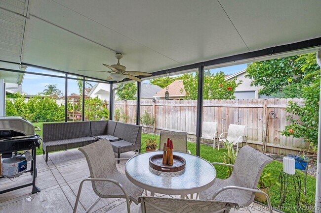 Building Photo - 1599 Bayridge Pl