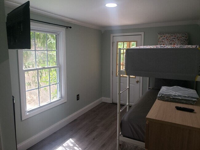 Building Photo - 1110 S Spring Hollow Rd