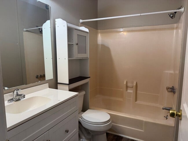 Building Photo - Great 1BR Unit