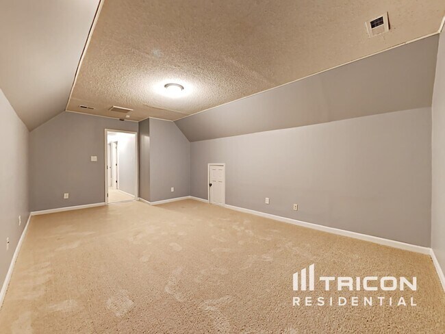 Building Photo - 5725 Shining Oak Ln