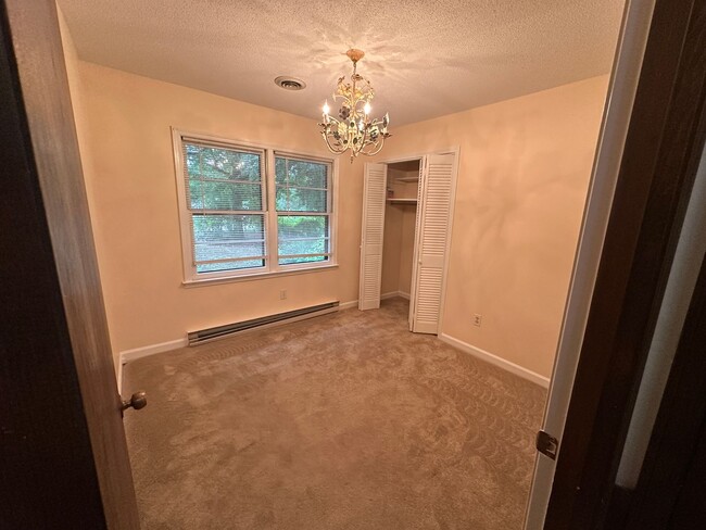 Building Photo - Private, Spacious, Well Maintained 3 Bedro...