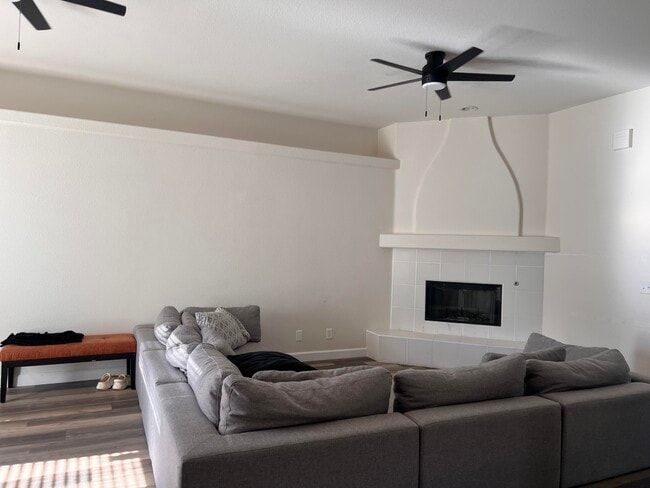 Building Photo - 9762 Palm Dr