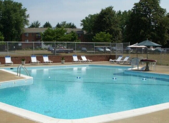 Building Photo - 125 Clubhouse Dr SW