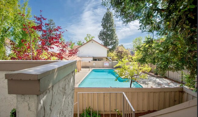 Building Photo - 1173 Capri Dr