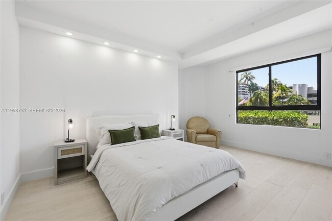 Building Photo - 251 Crandon Blvd