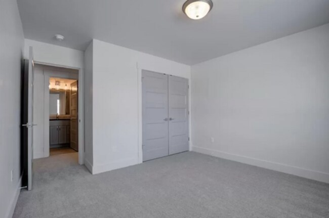 Building Photo - 3 Bedroom Condo in Bozeman