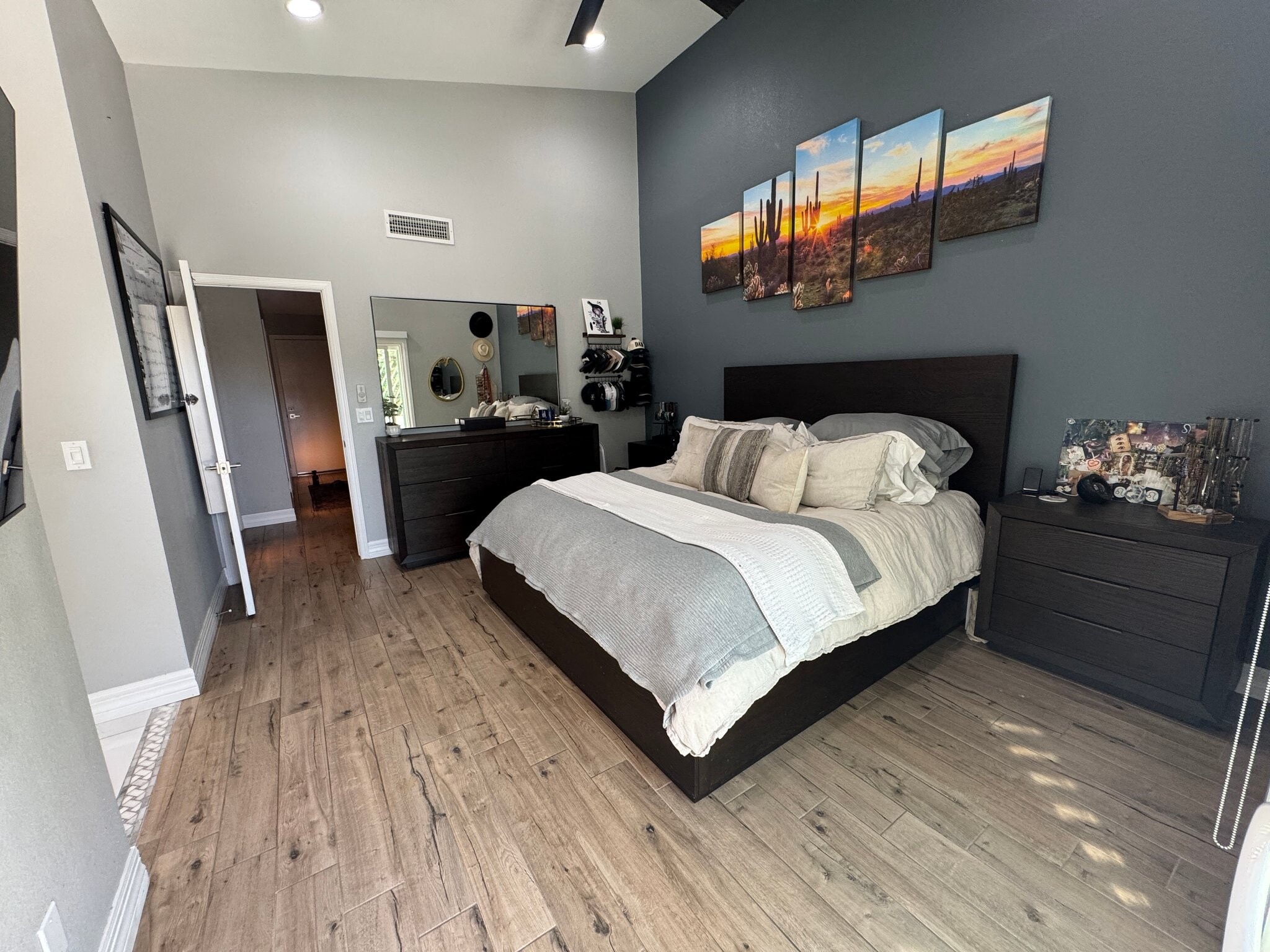 Building Photo - 9015 E Poinsettia Dr