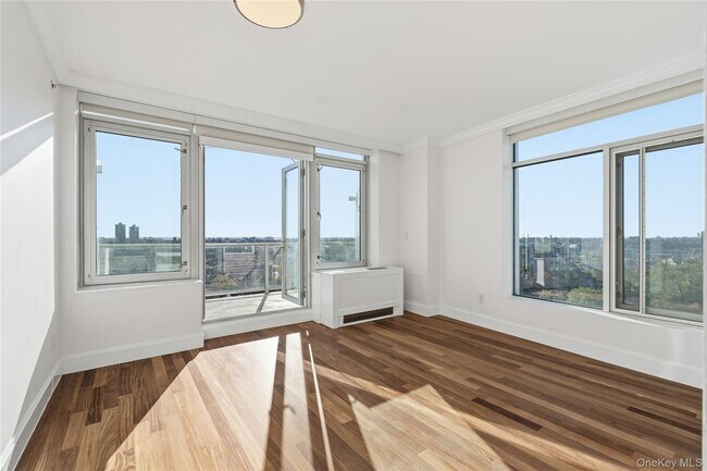 Building Photo - 3220 Arlington Ave