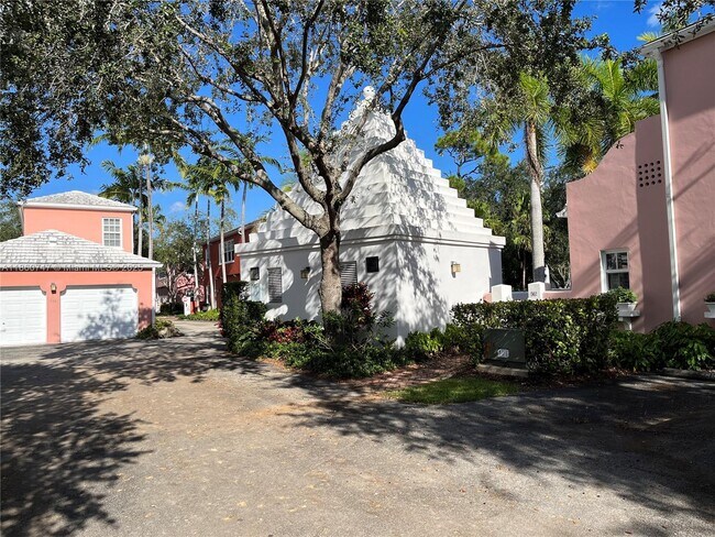 Building Photo - 570 Loretto Ave