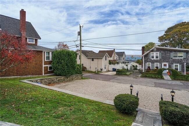 Building Photo - 54 Hillside Ave