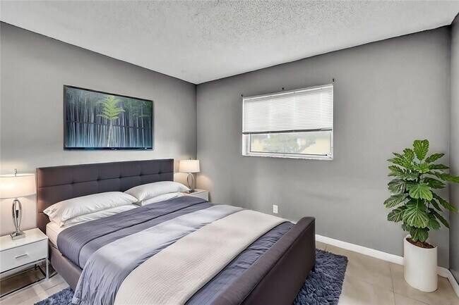 Building Photo - 5186 NE 6th Ave