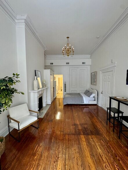 Building Photo - 10-16 E Chase St