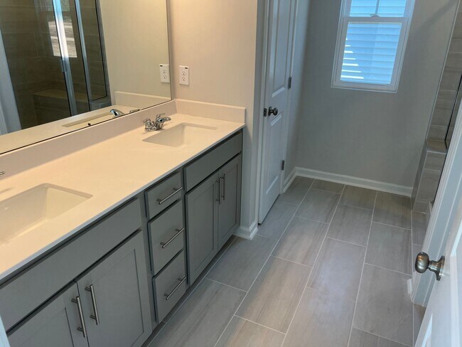 Building Photo - **3 Bed, 2.5 Bath Home for Rent @ Triple C...