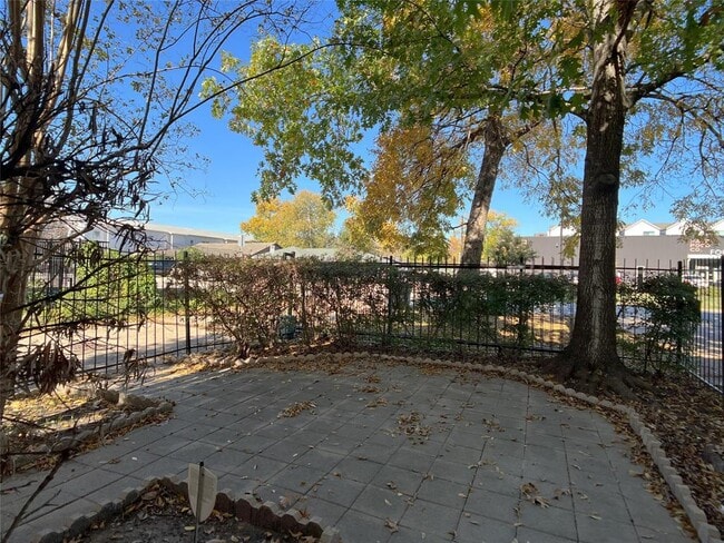Building Photo - 5899 Fairdale Ln