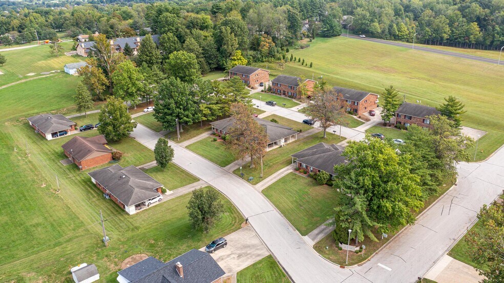 Building Photo - 550 Circle Pine Dr