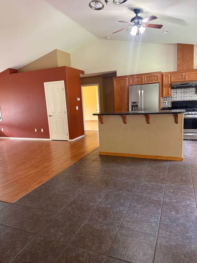 Building Photo - 3BED2BATH - LARGE FENCED BACK YARD, CENTRAL AC/HEAT, STAINLESS STEEL APPLIANCED, WASHER/DRYER HOOKUP