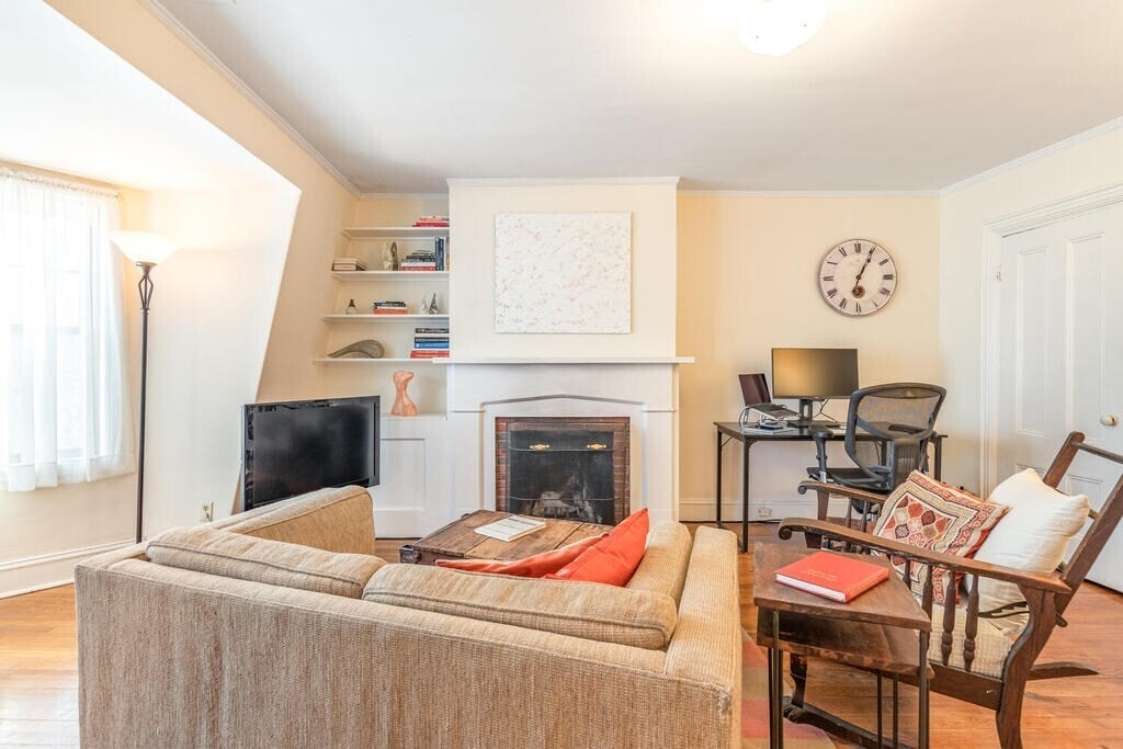 Building Photo - 325 K St