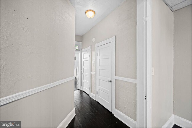 Building Photo - 2537 Madison Ave