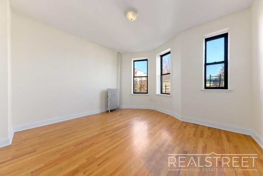Building Photo - Lovely 2.5 Bedroom Duplex in Park Slope st...