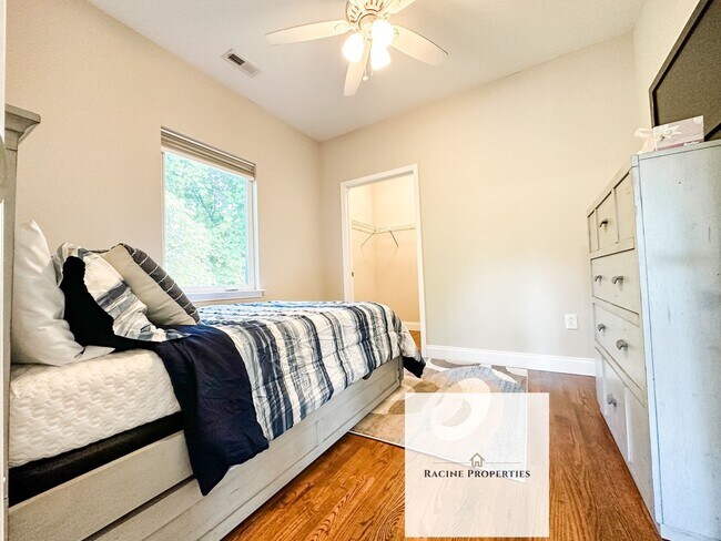 Building Photo - Fully furnished 2 bd/2 ba Condo with view of Lake Hartwell