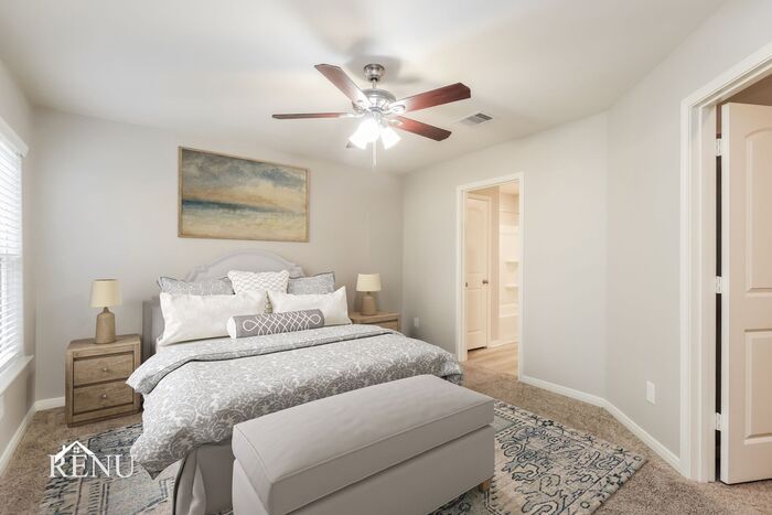 Building Photo - 10462 Sweetwater Creek Dr