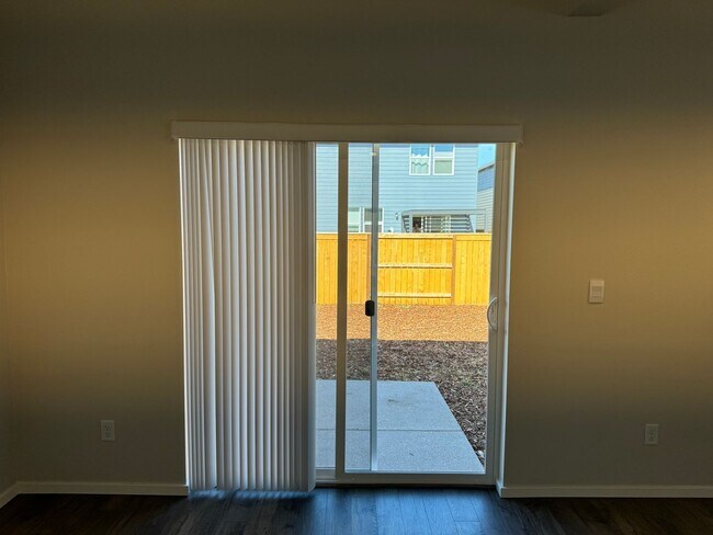 Building Photo - 4 bedroom 2.5 bathroom in Marcola Meadows!