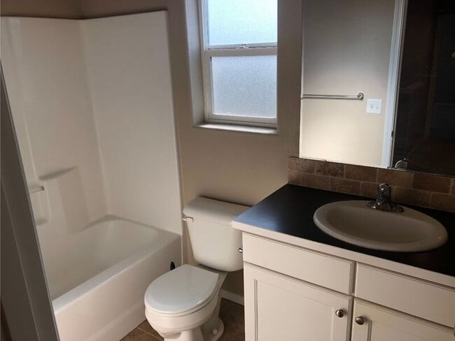 Building Photo - 2350 NW Hazelwood Ave