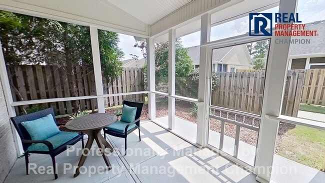 Building Photo - End Unit Townhome on One Level