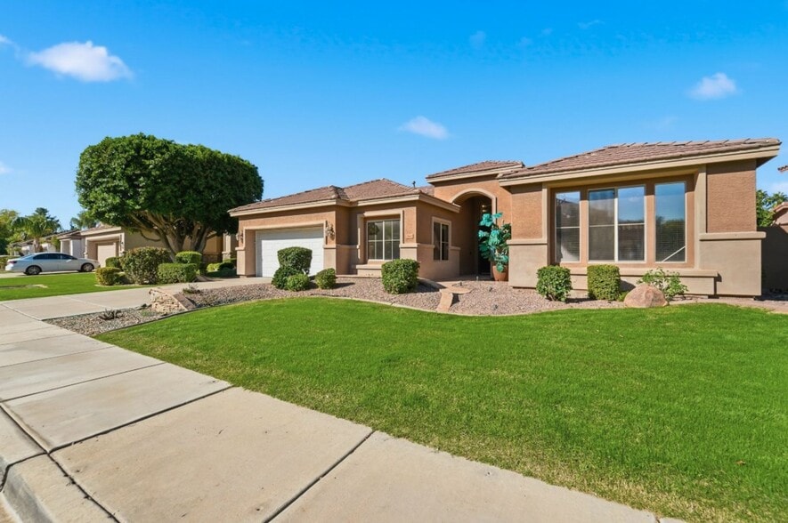 Building Photo - 7180 W Trails Dr