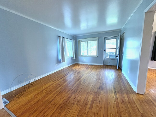 Building Photo - 13343 Charlotte Ave