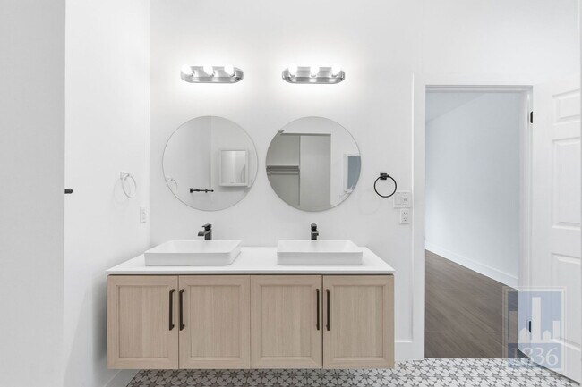 Building Photo - 1116 Lott Ave