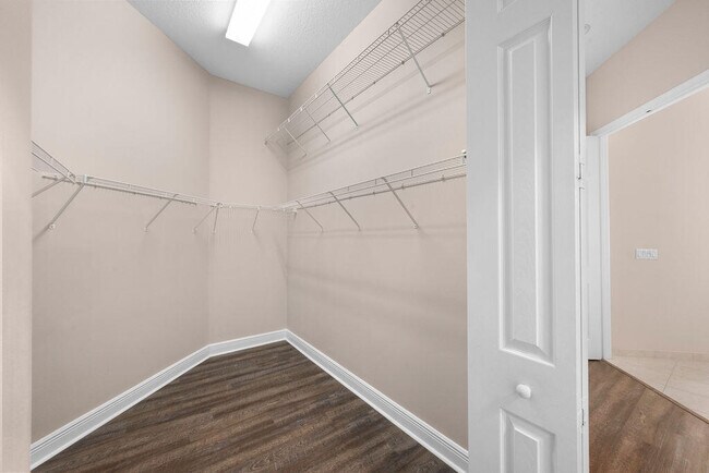 Building Photo - 511 SW Squire Johns Ln