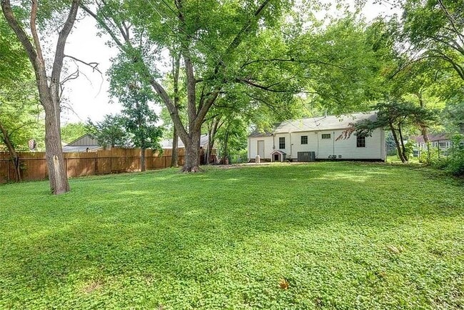 Building Photo - 7516 Robinson St