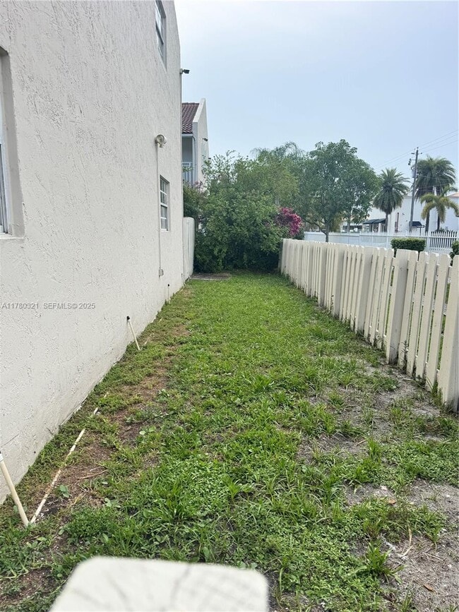 Building Photo - 2050 NE 140th St