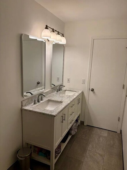 Building Photo - 5515 Pompano Dr