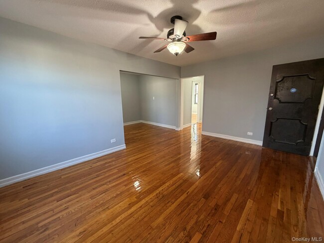 Building Photo - 70-43B Park Dr E