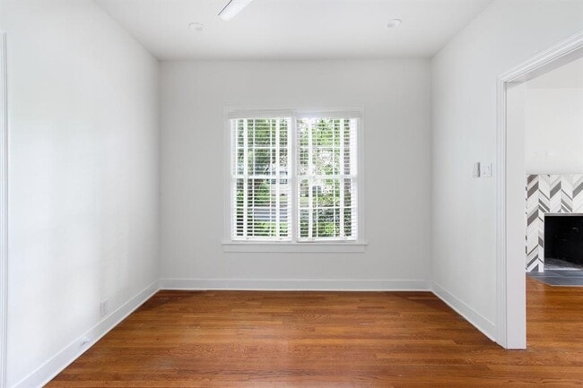 Building Photo - 2108 Robinhood Trail