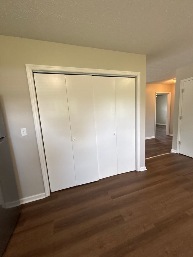 Building Photo - COMING SOON! - 2 Bedroom Duplex in Manchester!