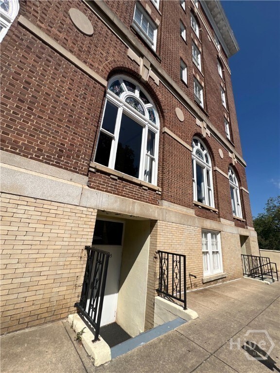 Building Photo - 247 E Washington St