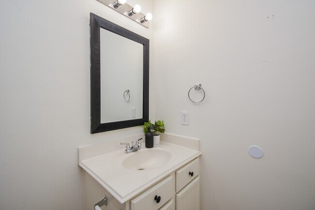 Building Photo - 12718 Boris Cove Trail