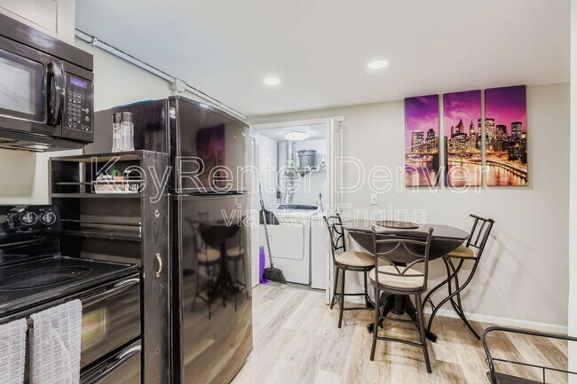 Building Photo - 5327 Independence St