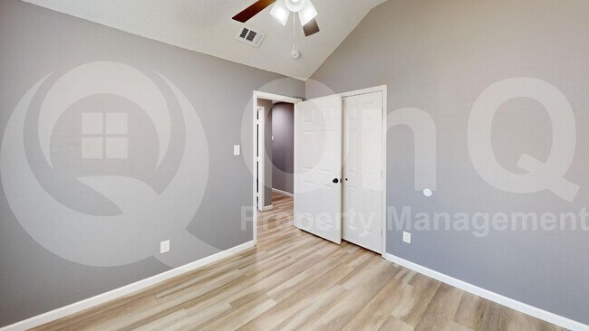 Building Photo - 2536 Beau Dr