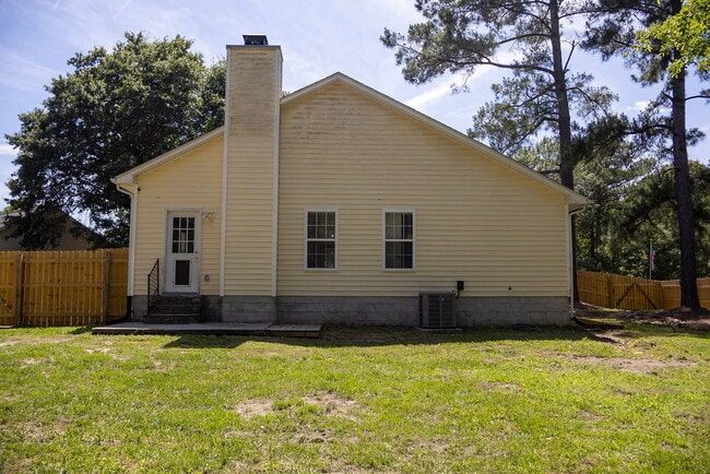 Building Photo - 3 bedrooms, Fenced in backyard, 12x24 shed, NO breed restrictions!