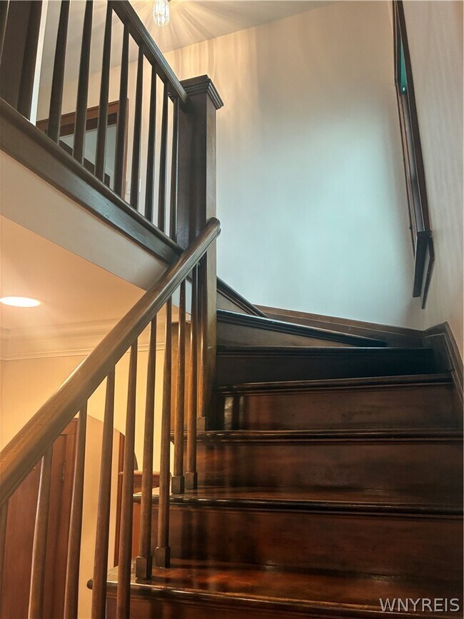 Building Photo - 385 Berryman Dr