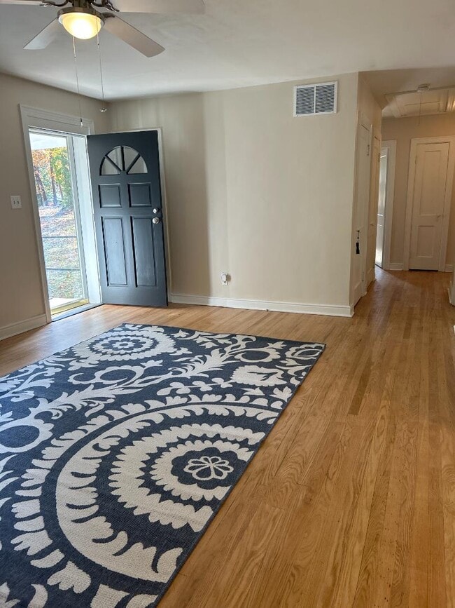 Building Photo - 1042 Peck Rd