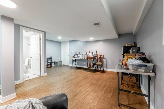 Building Photo - 6745 W 59th St