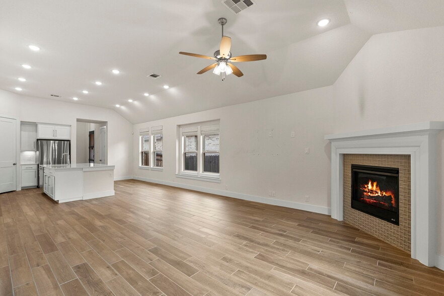 Building Photo - 1037 Easy Gruene